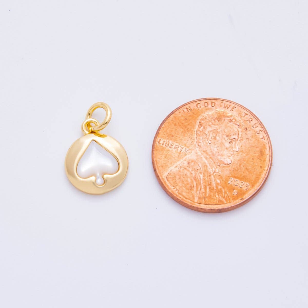 18K Gold Filled 19mm Shell Pearl Spade Poker Pendant | AH-915