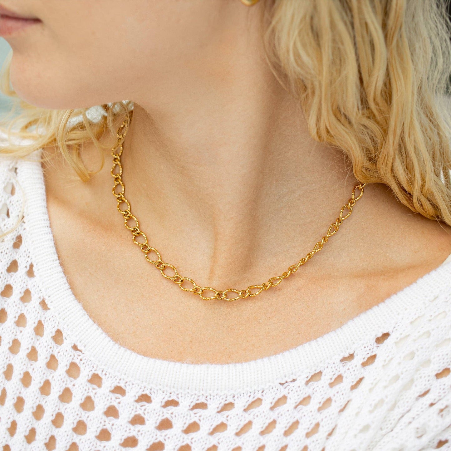 18K Gold PVD Stainless Steel Hammered Oval Chain Necklace: Gold / 18+2"