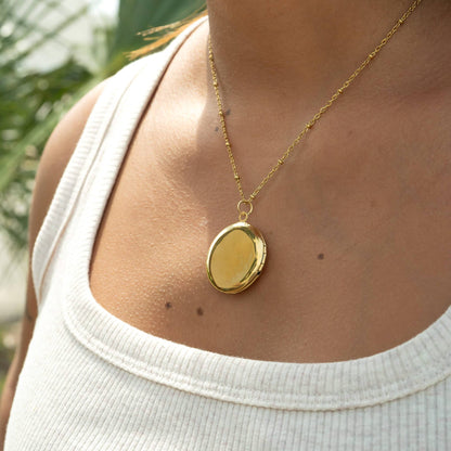 Large - 18K Gold PVD Stainless Steel Round Locket: Stainless
