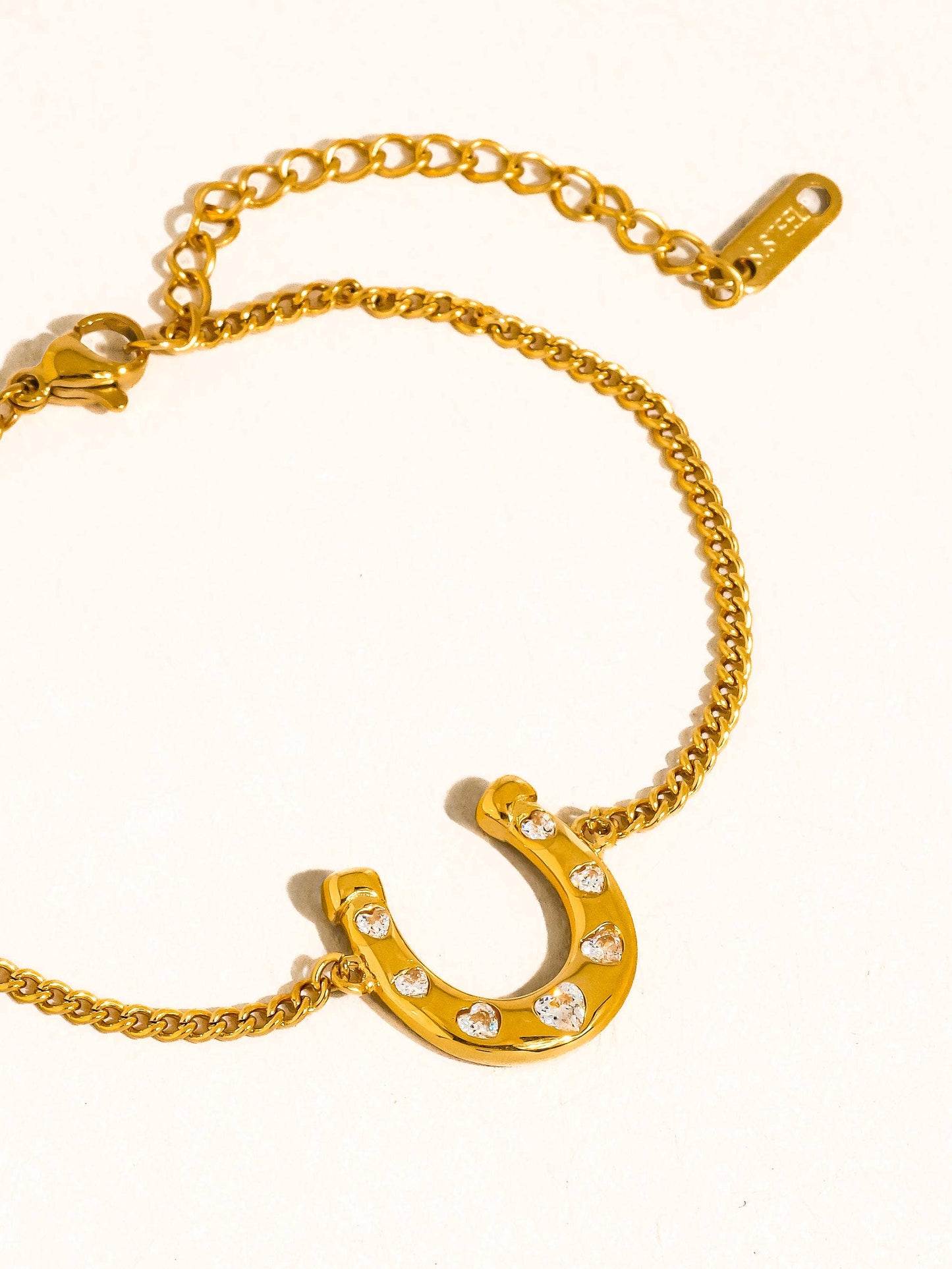 Tundra 18K Gold Non-Tarnish CZ Horseshoe Chain Bracelet: Yellow Gold