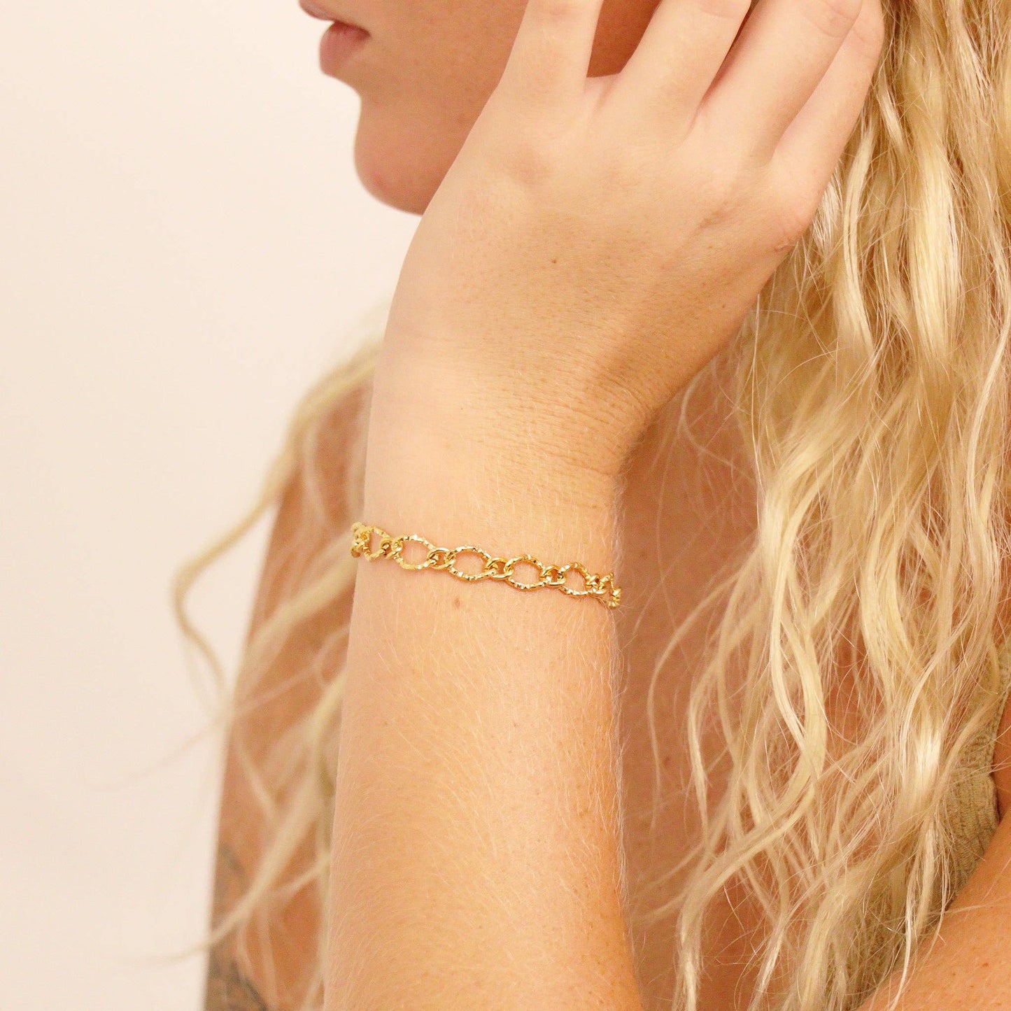 18K Gold PVD Stainless Steel Hammered Oval Chain Bracelet: Stainless