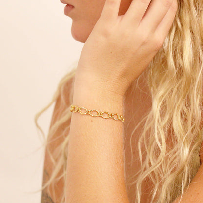 18K Gold PVD Stainless Steel Hammered Oval Chain Bracelet: Stainless