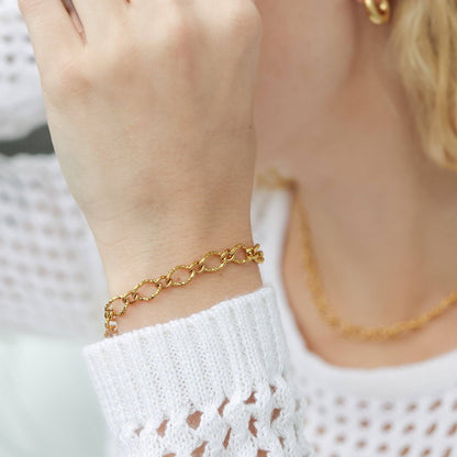 18K Gold PVD Stainless Steel Hammered Oval Chain Bracelet: Stainless