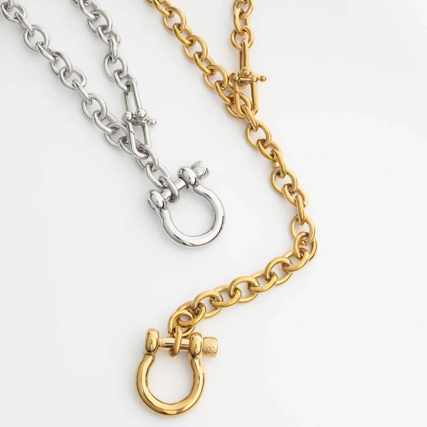 Gold Stainless Steel Y Necklace with Horse shoe Carabiner: Gold