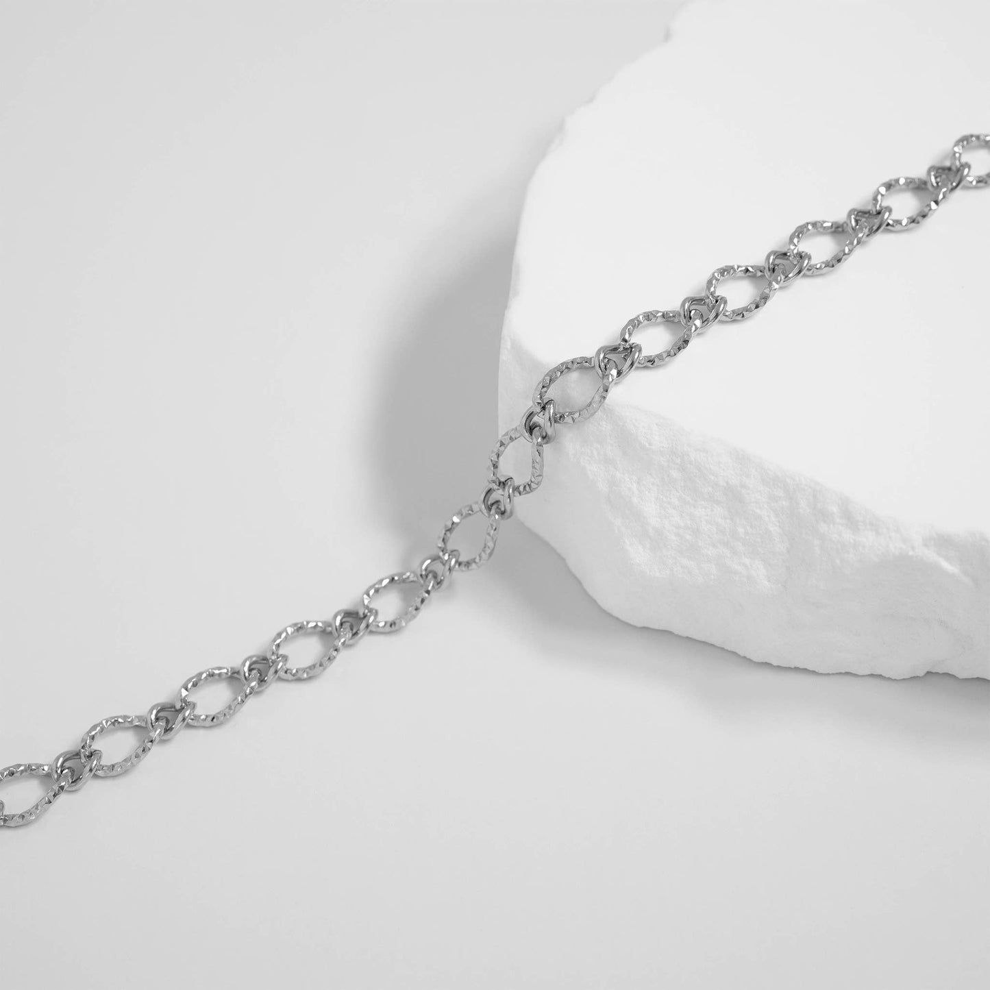 18K Gold PVD Stainless Steel Hammered Oval Chain Necklace: Gold / 18+2"